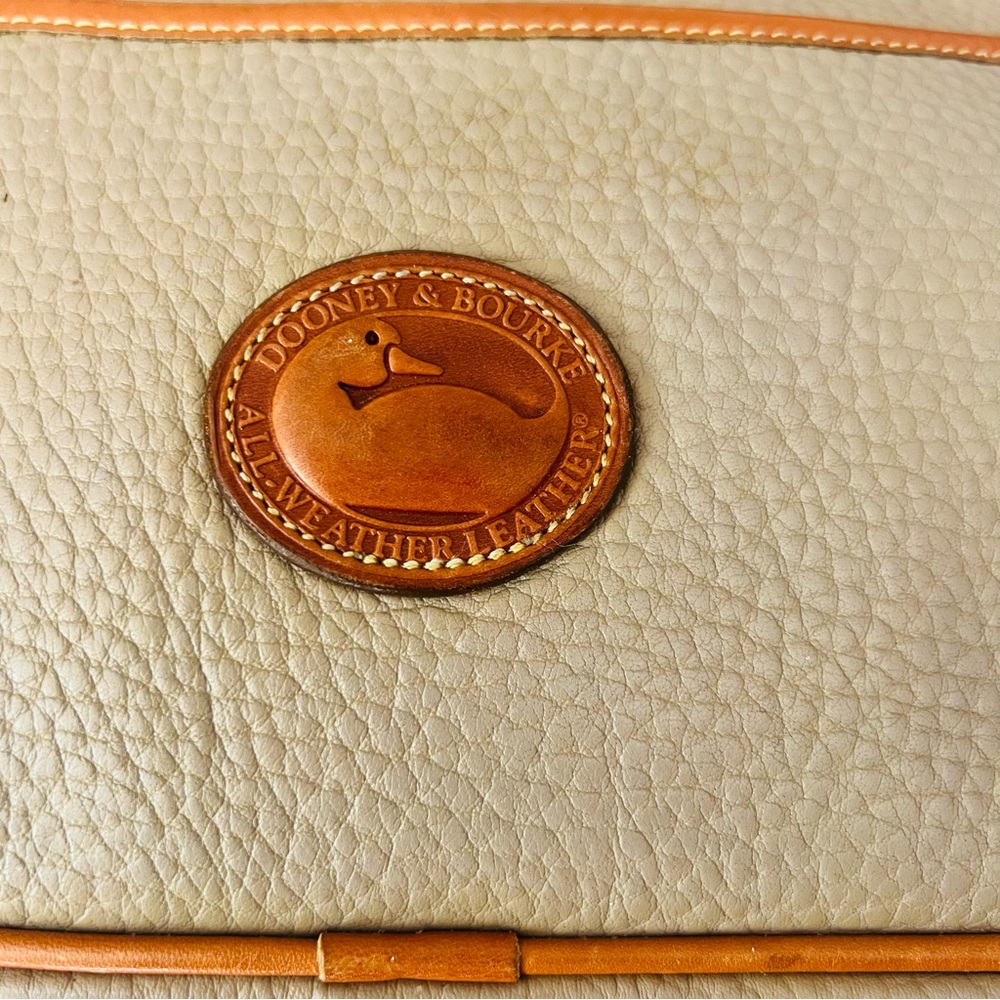 Vintage Leather Beige and Camel Dooney & Bourke Crossbody with detachable strap - Picture 6 of 14